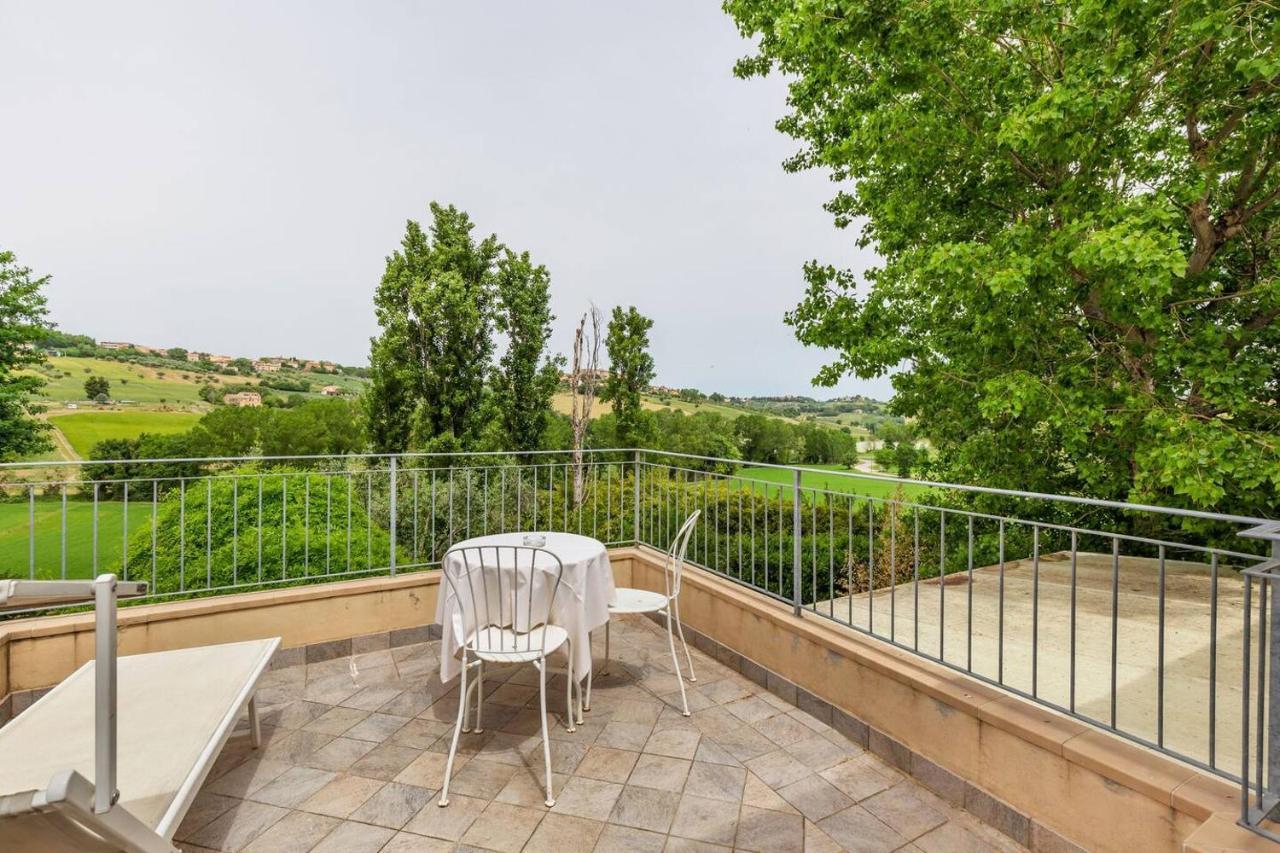 Grande Villa Storica Per Vacanze Con Giardino Privato E Piscina Ostra Eksteriør billede